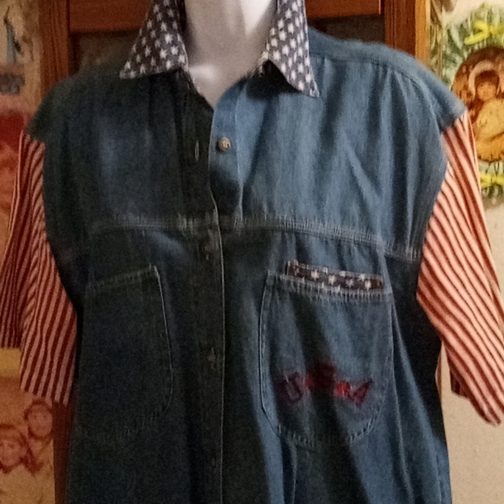 Vintage 90's,Red/White/Blue, USA,Short Sleeved,Patriotic, Denim Shirt🇺🇸🇺🇸❤️